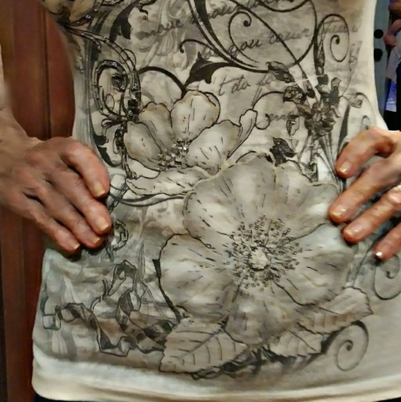 Cute short sleeve shirt - good condition - Picture 2 of 5